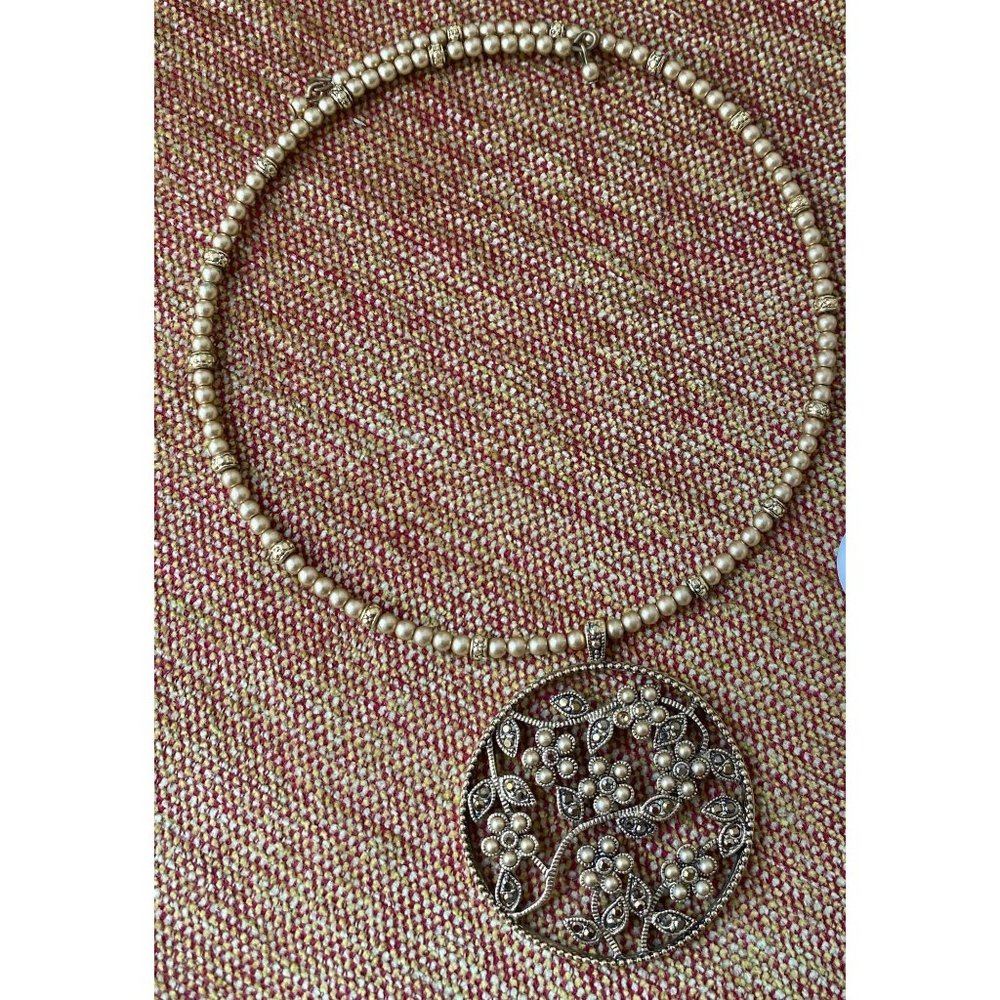Vintage Monet Jewelry 4 pieces, Gold tone - Blk /Wh